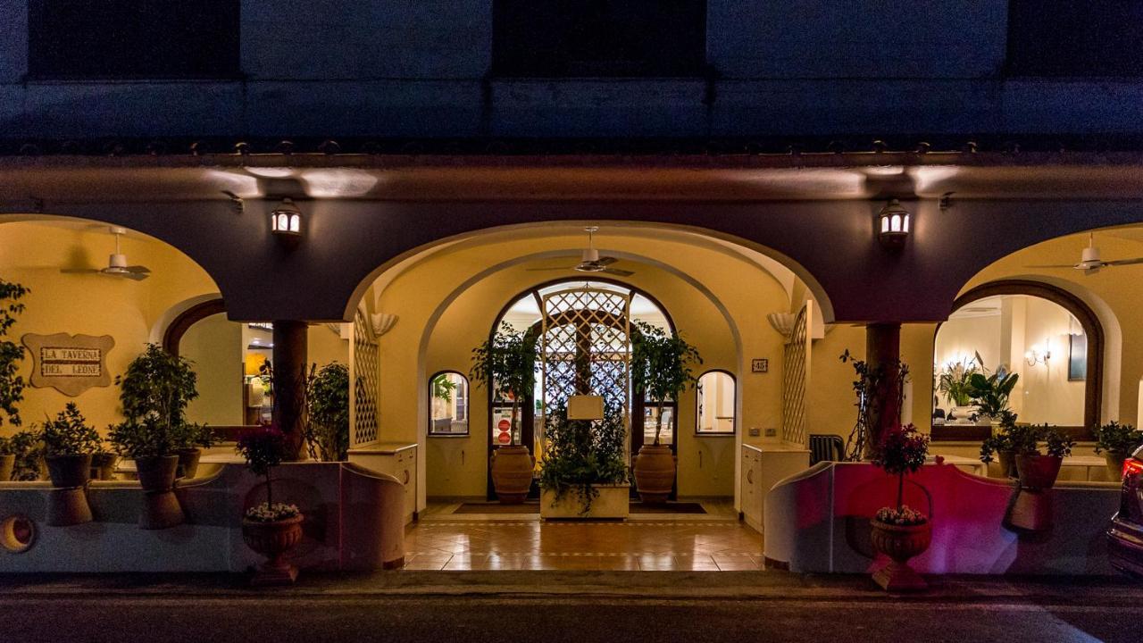 La Taverna Del Leone Positano Exterior photo